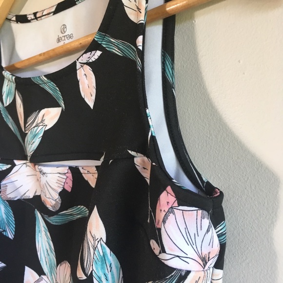 Peek-A-Boo Scuba Cut Out Black Floral Crop Top - Picture 4 of 8